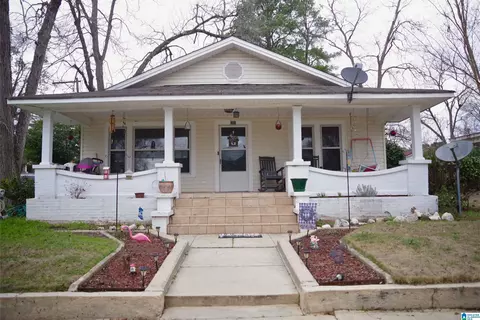 Exterior - 906 6th Ave N, Clanton, AL 35045 photo 1 of 8