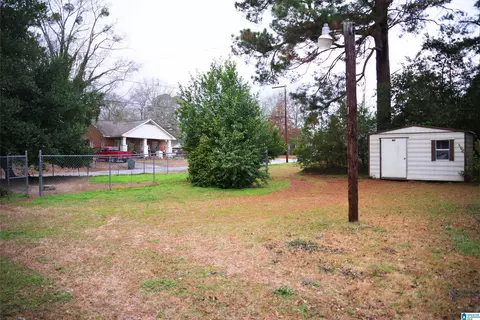 Exterior - 906 6th Ave N, Clanton, AL 35045 photo 7 of 8