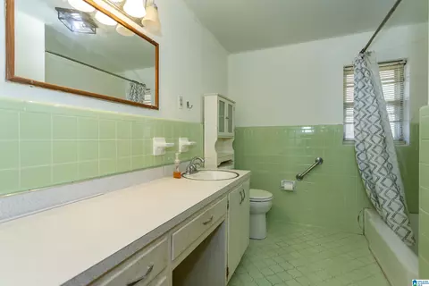 Bath - 9333 Central Rd, Warrior, AL 35180 photo 1 of 3