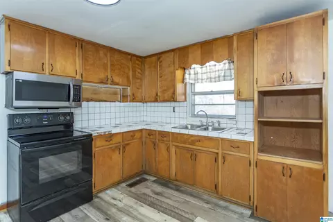 Kitchen - 9333 Central Rd, Warrior, AL 35180 photo 1 of 3