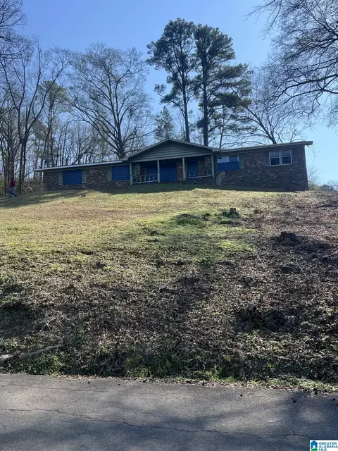 1217 Clubhouse Rd, Bessemer, AL 35020