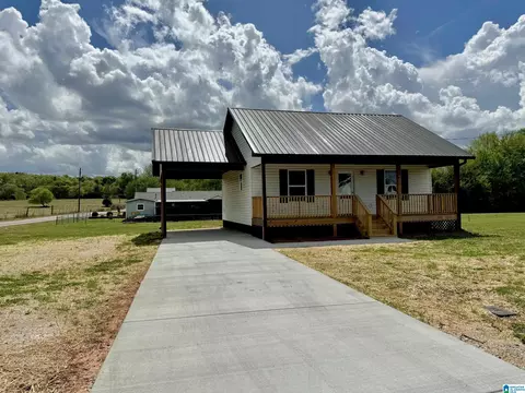 1500 Stone Creek Dr, Weaver, AL 36277