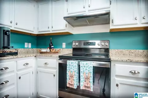 Kitchen - 541 Warrior Dr, Alabaster, AL 35007 photo 3 of 4