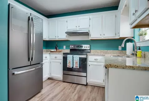 Kitchen - 541 Warrior Dr, Alabaster, AL 35007 photo 4 of 4