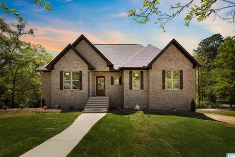 927 N 25th St, Pell City, AL 35125