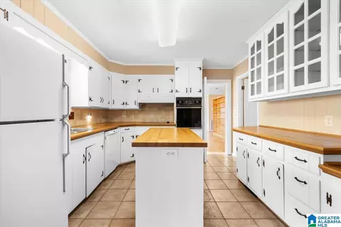 Kitchen - 115 Mountain Dr, Oneonta, AL 35121 photo 2 of 3