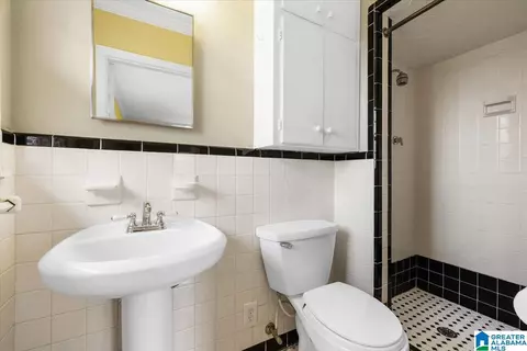 Bath - 115 Mountain Dr, Oneonta, AL 35121 photo 1 of 3