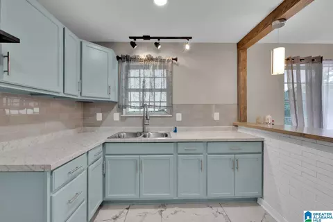 701 Country Club Trl, Gardendale, AL 35071