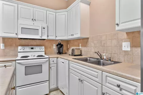 Kitchen - 1138 Eagle Dr, Maylene, AL 35114 photo 2 of 2