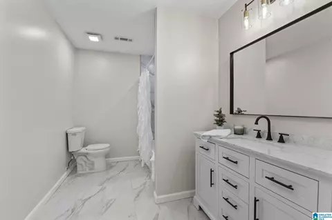 Bath - 1695 Samaria Rd, Clanton, AL 35045 photo 6 of 11