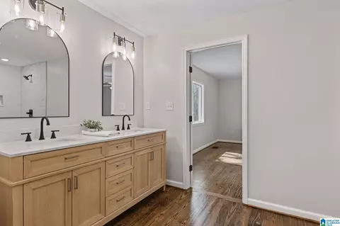 Bath - 1695 Samaria Rd, Clanton, AL 35045 photo 3 of 11