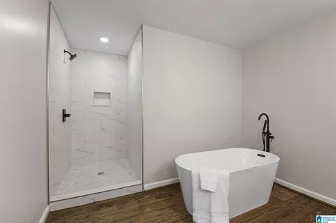 Bath - 1695 Samaria Rd, Clanton, AL 35045 photo 5 of 11