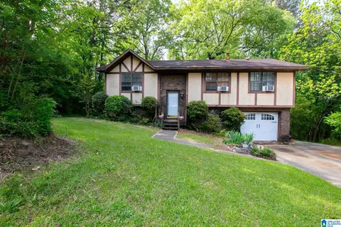 521 Foxfire Dr, Gardendale, AL 35071