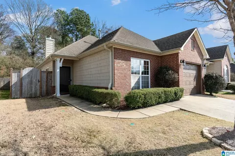 402 Holland Lakes Dr N, Pelham, AL 35124