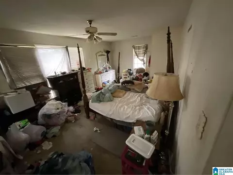 Bedroom - 201 E 9th St, Sheffield, AL 35660 photo 4 of 9