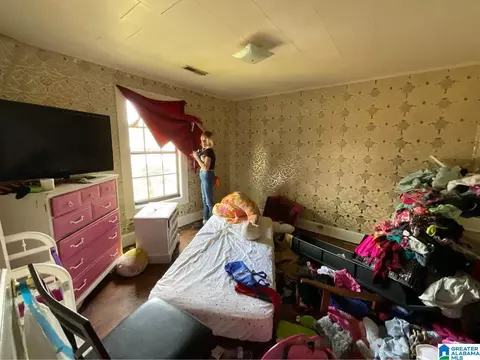 Bedroom - 201 E 9th St, Sheffield, AL 35660 photo 7 of 9