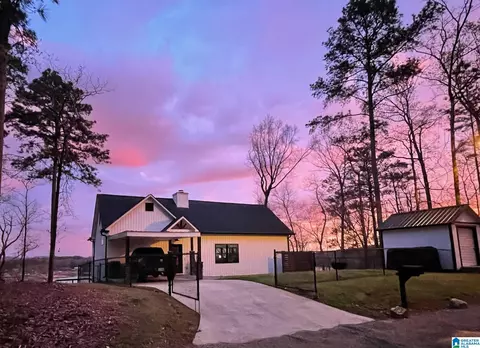 395 Lakeland Hills Dr, Talladega, AL 35160