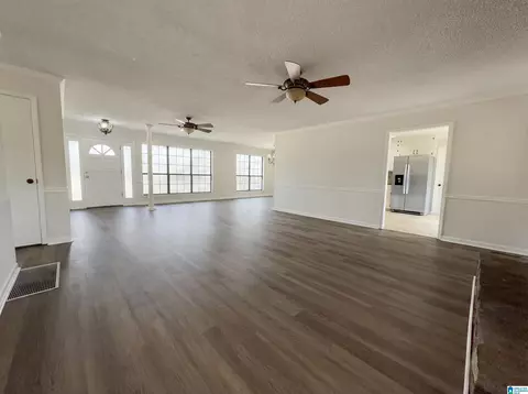 Living - 800 Thomas Dr, Mount Olive, AL 35117 photo 2 of 4