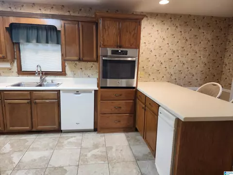 Kitchen - 648 Coves Point Dr, Riverside, AL 35135 photo 2 of 3
