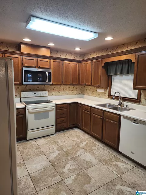 Kitchen - 648 Coves Point Dr, Riverside, AL 35135 photo 1 of 3