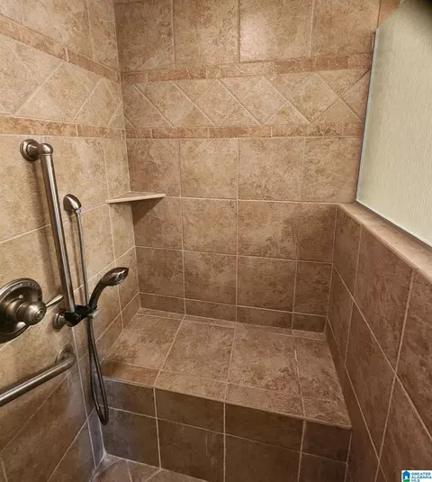 Bath - 648 Coves Point Dr, Riverside, AL 35135 photo 6 of 10