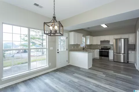 521 Waterford Lake Cir, Calera, AL 35040