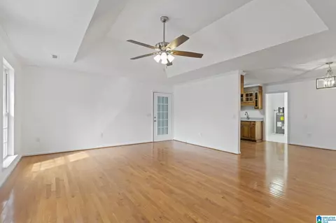 615 Maple St, Clanton, AL 35045 photo 2