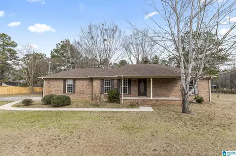 615 Maple St, Clanton, AL 35045 photo 1
