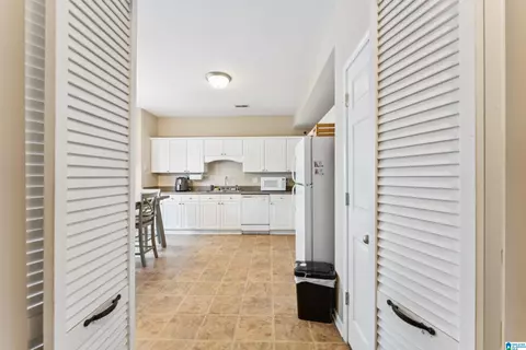 Entry Way - 72 Park Dr S, Clanton, AL 35045 photo 5 of 8