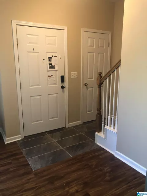 Entry Way - 72 Park Dr S, Clanton, AL 35045 photo 3 of 8
