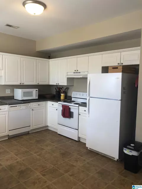 Kitchen - 72 Park Dr S, Clanton, AL 35045 photo 3 of 4