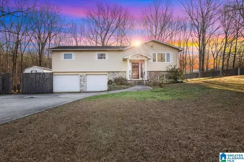 60 Sherry Ln, Gadsden, AL 35901