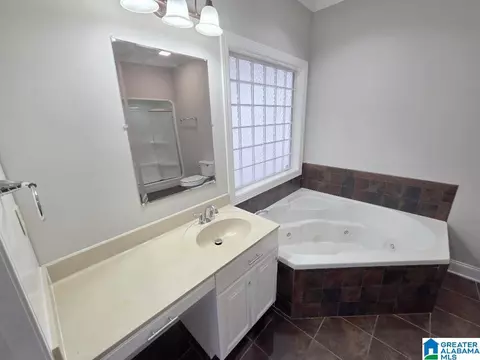Bath - 35 Rutledge Dr, Jasper, AL 35504 photo 2 of 6