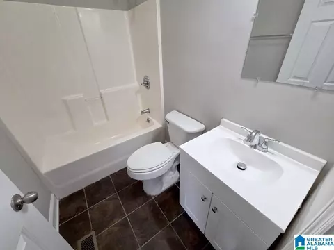 Bath - 35 Rutledge Dr, Jasper, AL 35504 photo 5 of 6