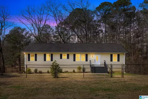 145 N Lakeshore Dr, Talladega, AL 35160