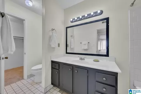 Bath - 411 Skyview Dr #E, Birmingham, AL 35209 photo 2 of 2