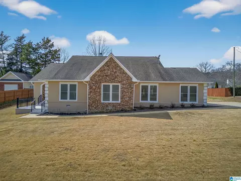 4656 Amberwood Dr, Anniston, AL 36207