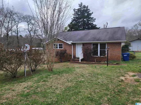 109 Clairmont Dr, Talladega, AL 35160