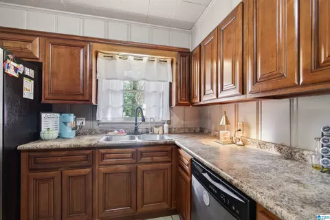 Kitchen - 2240 Temple Rd, Clanton, AL 35046 photo 2 of 2