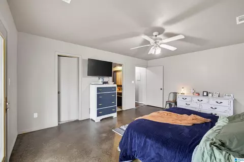 Bedroom - 2240 Temple Rd, Clanton, AL 35046 photo 2 of 5