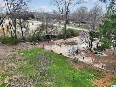 Exterior - 2240 Temple Rd, Clanton, AL 35046 photo 5 of 7
