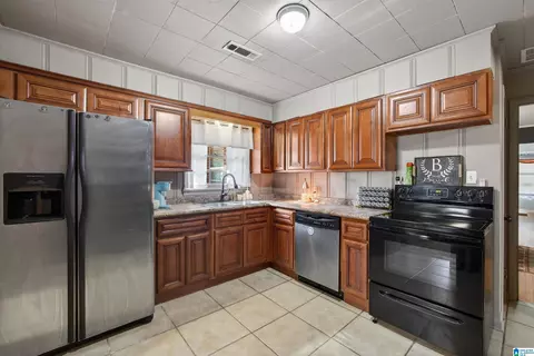 Kitchen - 2240 Temple Rd, Clanton, AL 35046 photo 1 of 2