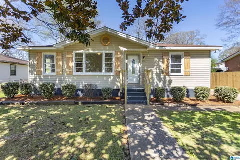 121 Meadowood Ave, Hueytown, AL 35023