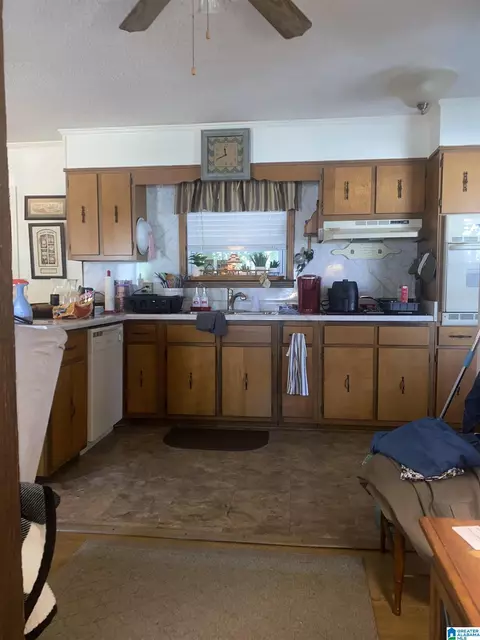 Kitchen - 56 Glen Dr, Thorsby, AL 35171 photo 1 of 2