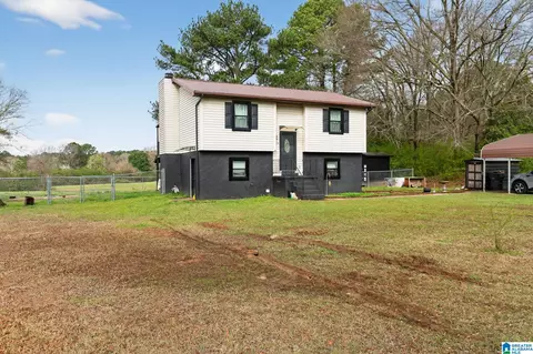 1024 Russell Dr, Weaver, AL 36277