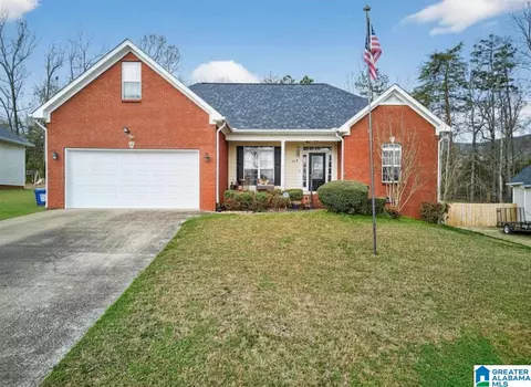 483 Lillian Ln, Anniston, AL 36207