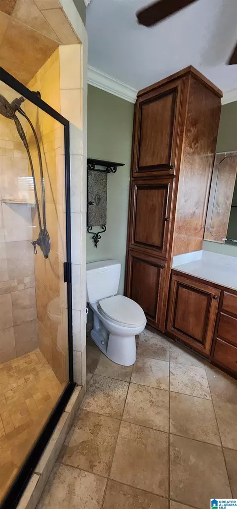 Bath - 33 Pine Cir, Oneonta, AL 35121 photo 2 of 5