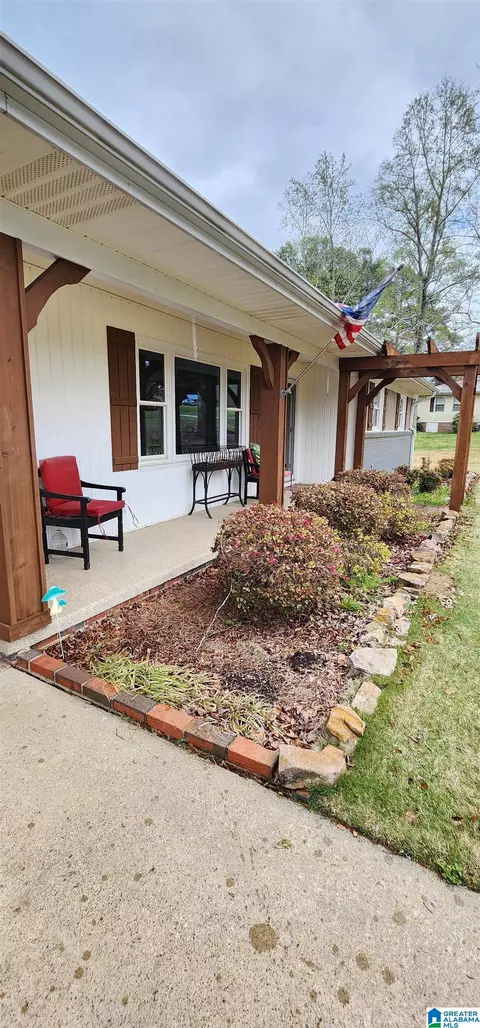 Exterior - 33 Pine Cir, Oneonta, AL 35121 photo 2 of 10