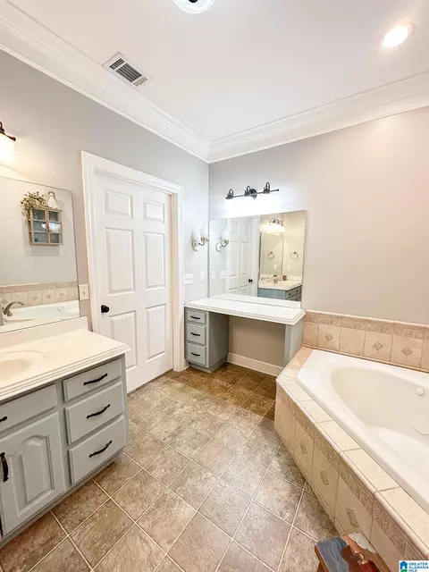 Bath - 465 Panoramic Cir, Warrior, AL 35180 photo 4 of 6