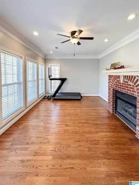 Living - 465 Panoramic Cir, Warrior, AL 35180 photo 2 of 2